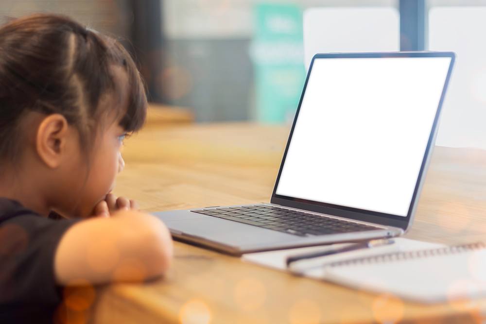 schools limiting screen time
